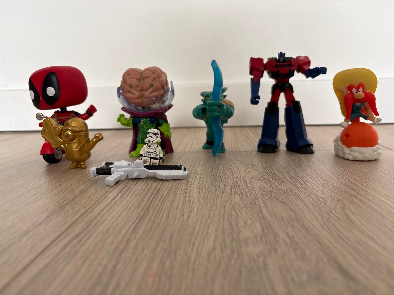 Leuke verzameling actiefiguren: Funko Pop, Minion, Lego Star, Ophalen, Zo goed als nieuw
