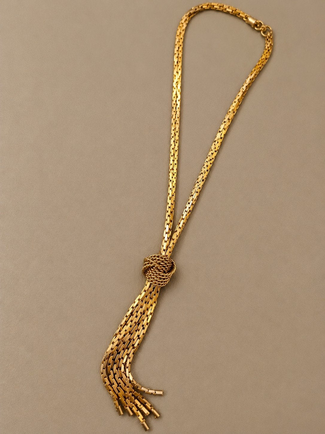 Vintage goudkleurige ketting met kwast, Ophalen of Verzenden, Goud, Overige materialen