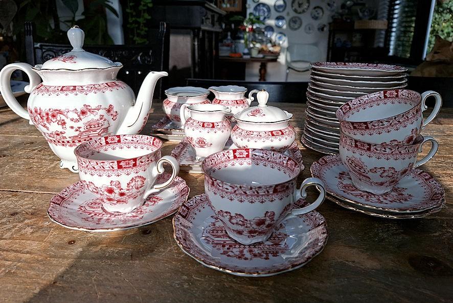 Seltmann Weiden Theeservies Theresia Rood - 35 delig, Antiek en Kunst, Ophalen