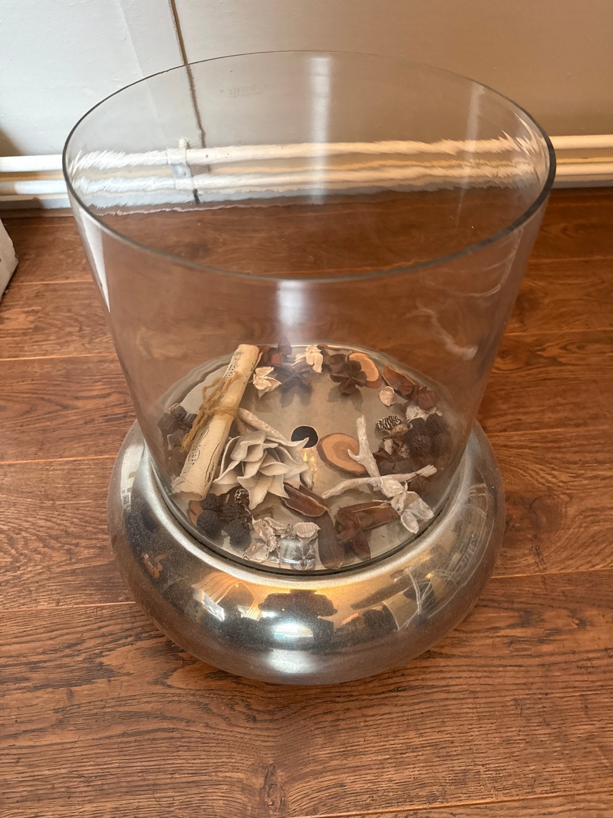 Decoratieve glazen vaas met zilverkleurige voet, Ophalen, Gebruikt, Modern, Glas