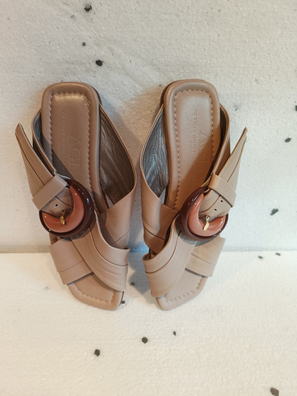 Prachtige AGL sandalen - Maat 38, Beige, AGL, Zo goed als nieuw, Sandalen of Muiltjes