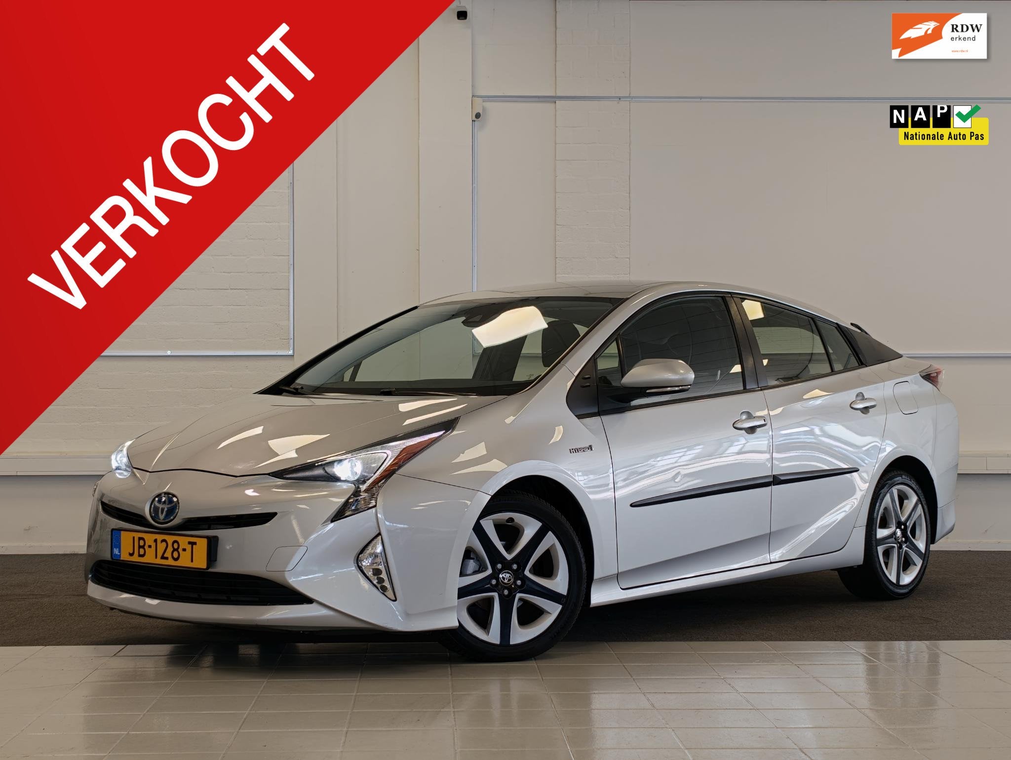 Toyota Prius 1.8 Dynamic Trekhaak Allseason Navigatie Camera, Stof, Euro 6, 122 pk, Bedrijf