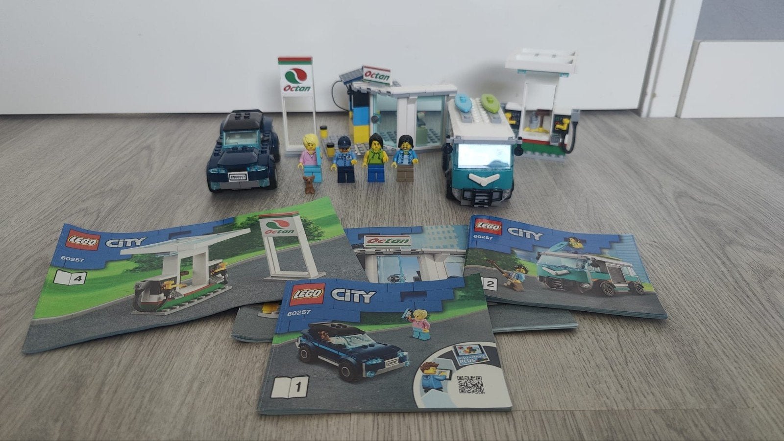 LEGO City 60257 Tankstation met auto's en camper, Ophalen of Verzenden, Zo goed als nieuw, Overige merken