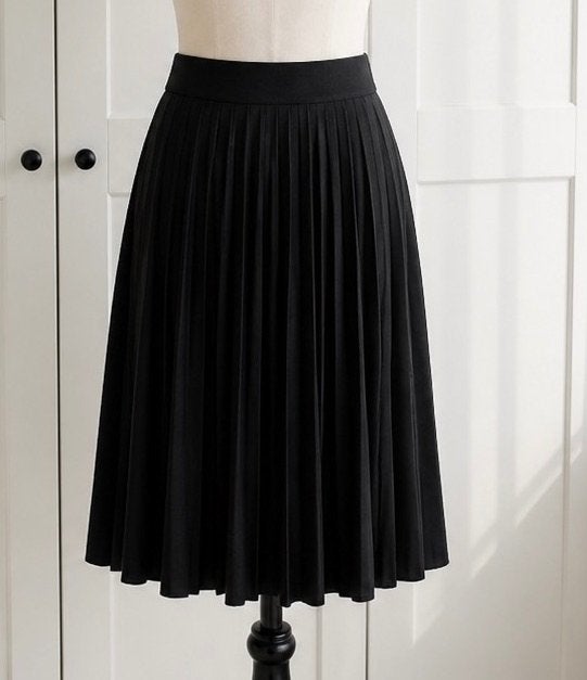 H&M zwarte soepel vallend plissé rok, nieuw S, Kleding | Dames, Rokken, H&M, Zwart, Nieuw, Ophalen of Verzenden