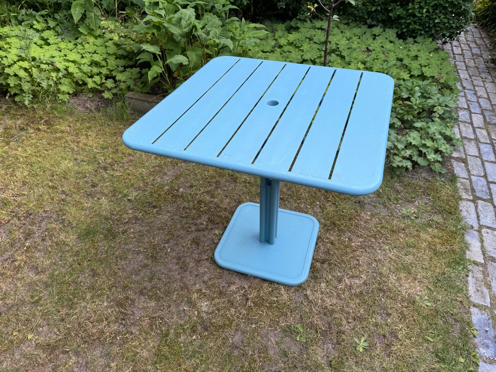 Fermob Luxembourg tafel turkoois/lichtblauw 80x80 cm, Ophalen of Verzenden, Gebruikt, Vierkant, Aluminium