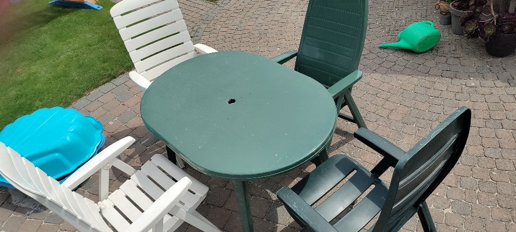 kunststof tuintafel met 4 stoelen en 2 kussen, Ophalen, 4 zitplaatsen, Kunststof, Gebruikt