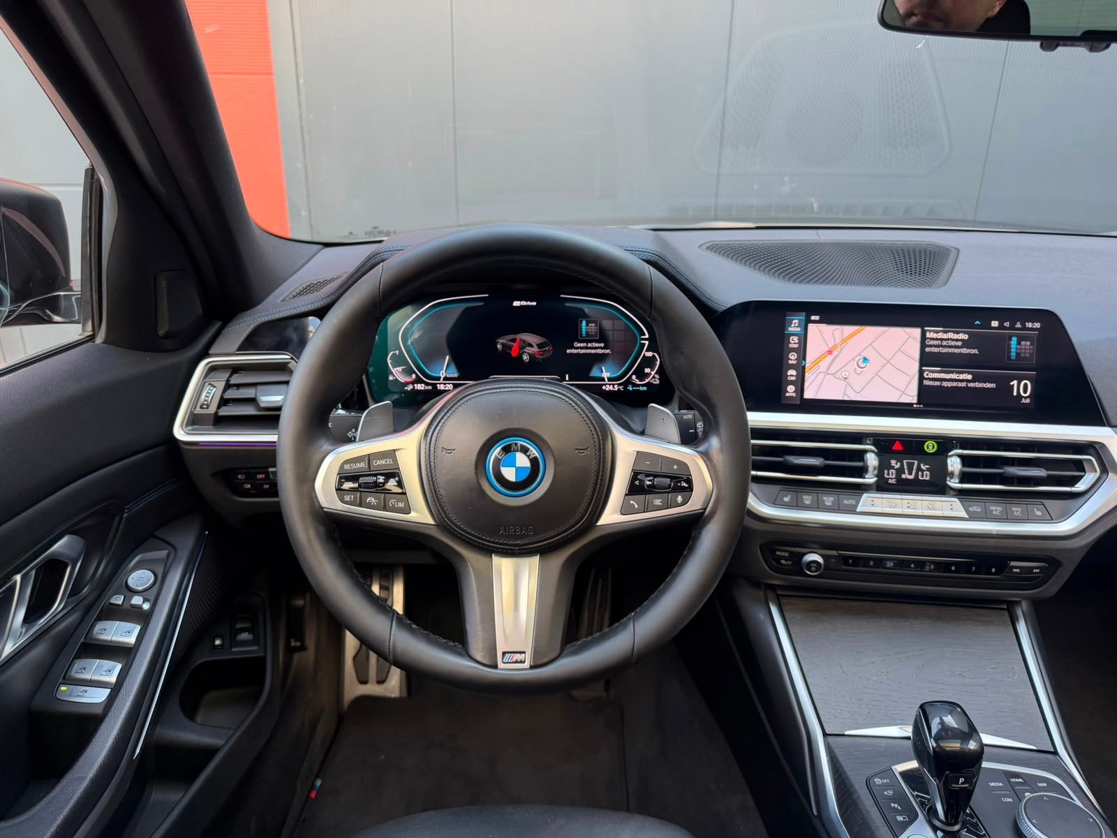 Foto 13 van BMW 3-serie Touring 330e xDrive High Executive LASER PANO 36