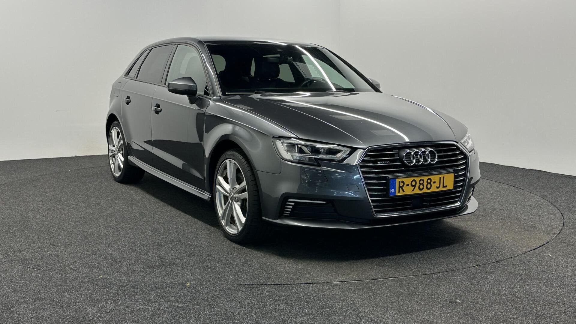 Audi A3 Sportback 40 e-tron Advance Sport NAVI VIRTUAL TREKH, Automatische klimaatregeling, Gebruikt, 4 cilinders, Met garantie (alle)