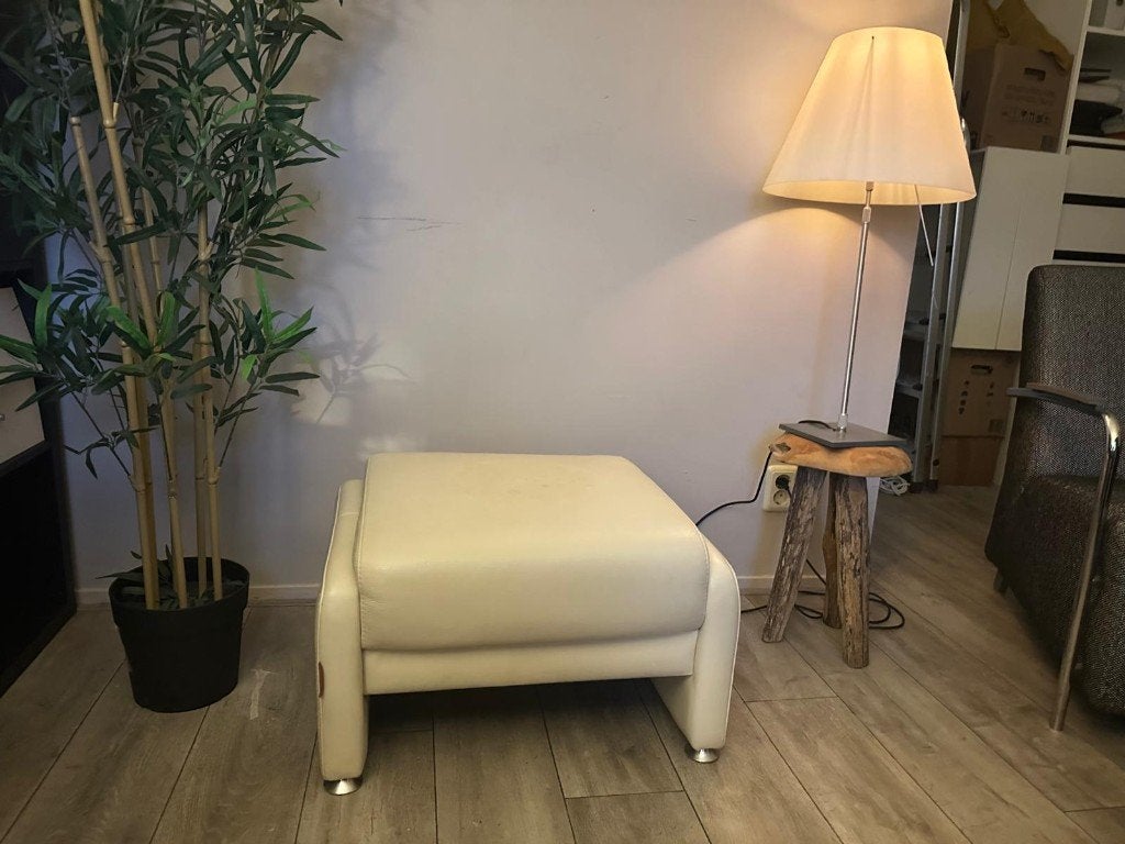 Prominent hocker roomwit. i.z.g.st, Minder dan 75 cm, Ophalen of Verzenden, Zo goed als nieuw, Leer