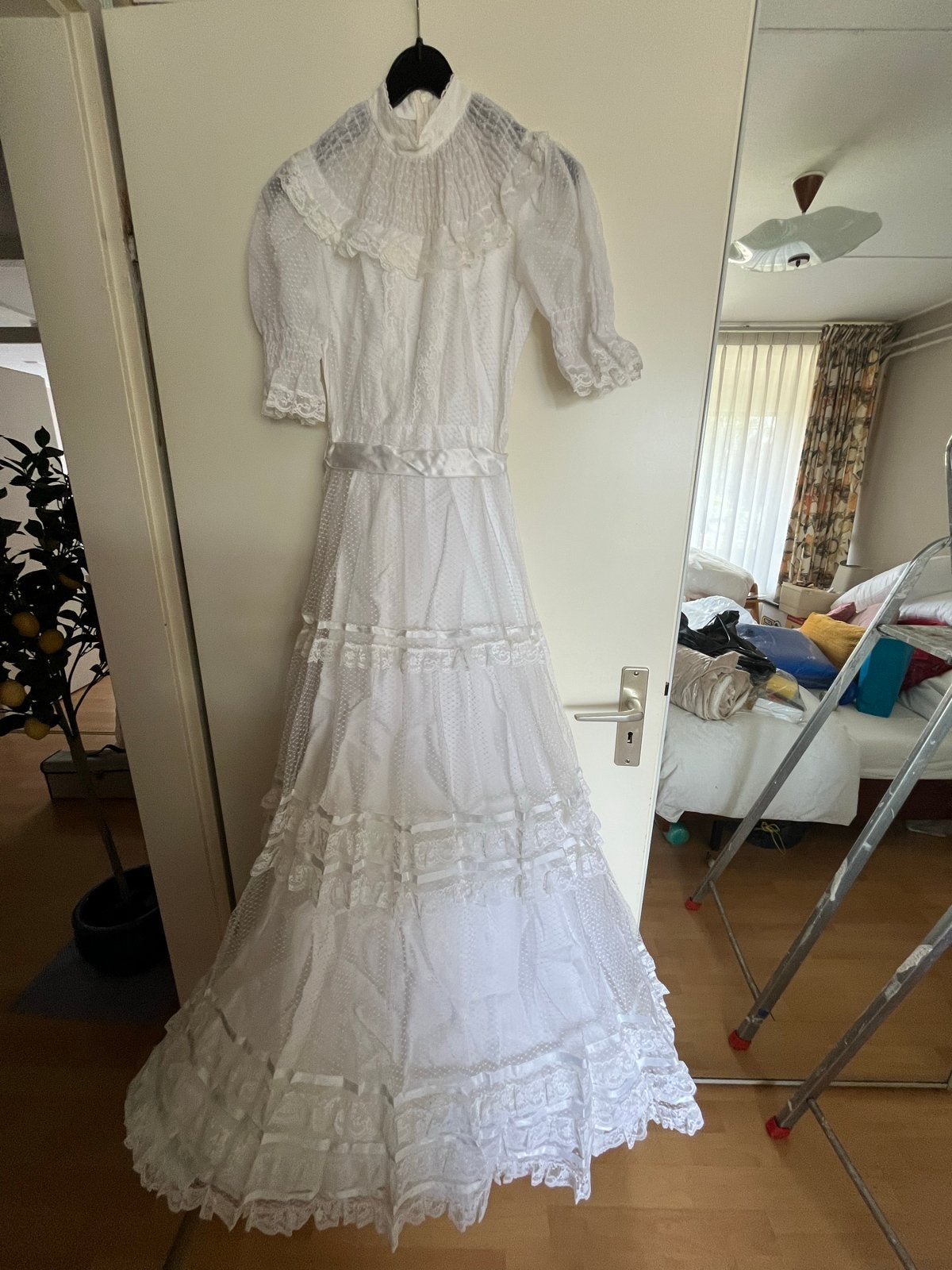 Vintage Trouwjurk met Kant en Ruches, Kleding | Dames, Trouwkleding en Trouwaccessoires, Ophalen, Zo goed als nieuw, Wit, Trouwjurk