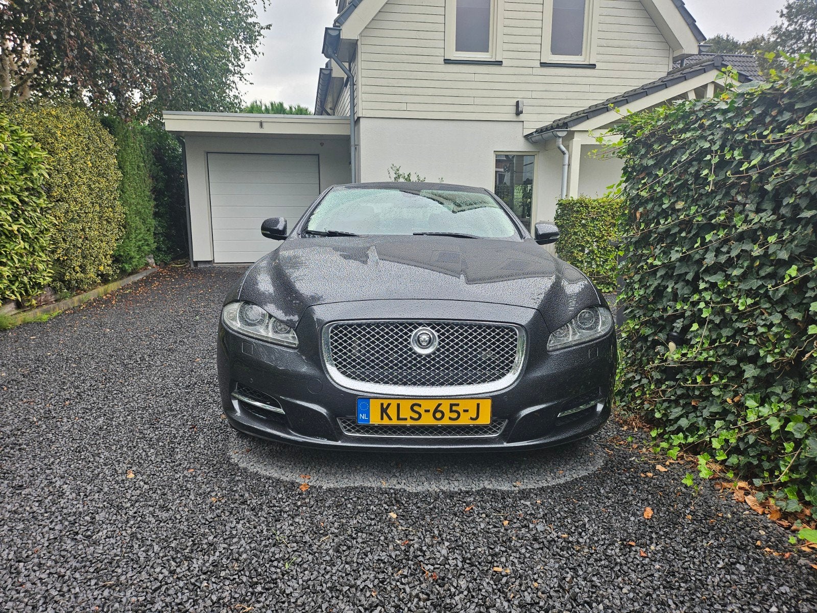 Puntgave XJ 3.0D V6 Portfolio, Pano, 2011, 85k kms, Auto's, Automaat, Beige, Zwart, Android Auto