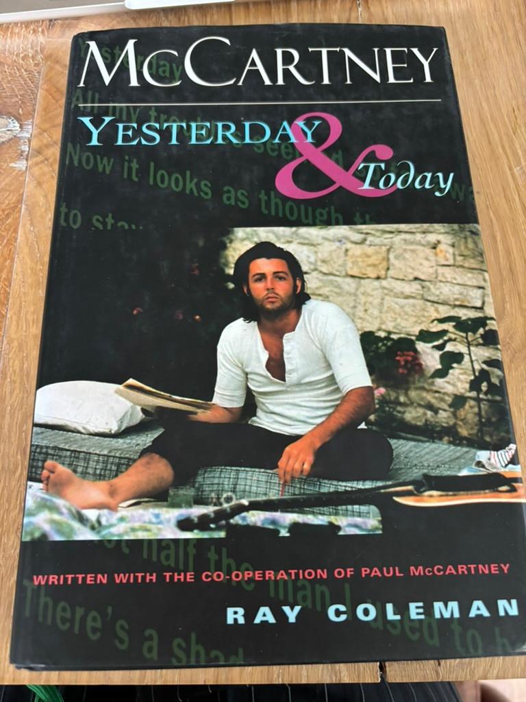 Boek McCartney Yesterday & today beatles - Ray Coleman, Boeken, Ray Coleman, Artiest, Ophalen of Verzenden, Zo goed als nieuw