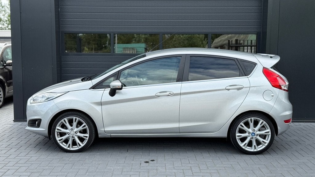 Ford Fiesta 1.0 EcoBoost Titanium LM velgen|PDC Achter, Auto's, Voorwielaandrijving, Euro 5, 101 pk, 23 km/l