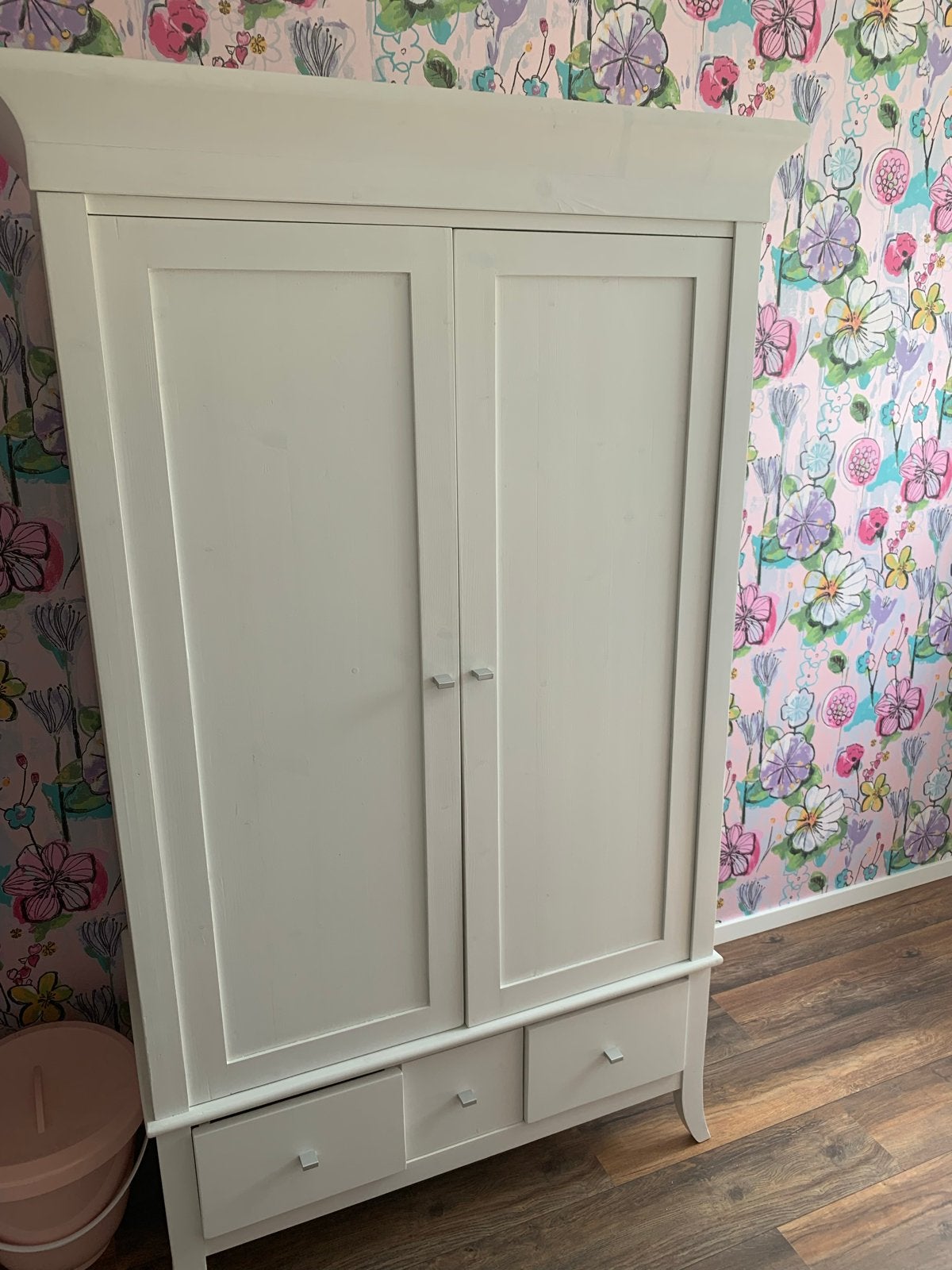Massief houten babykamer set met ledikant en commode, Ophalen, 50 tot 70 cm, Opstaande rand, 100 cm of meer