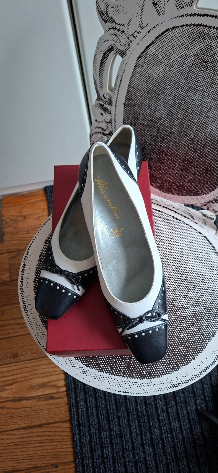 Elegante blauw-witte pumps, mt 40 nieuw uit de doos, Alexandria, Pumps, Blauw, Ophalen of Verzenden