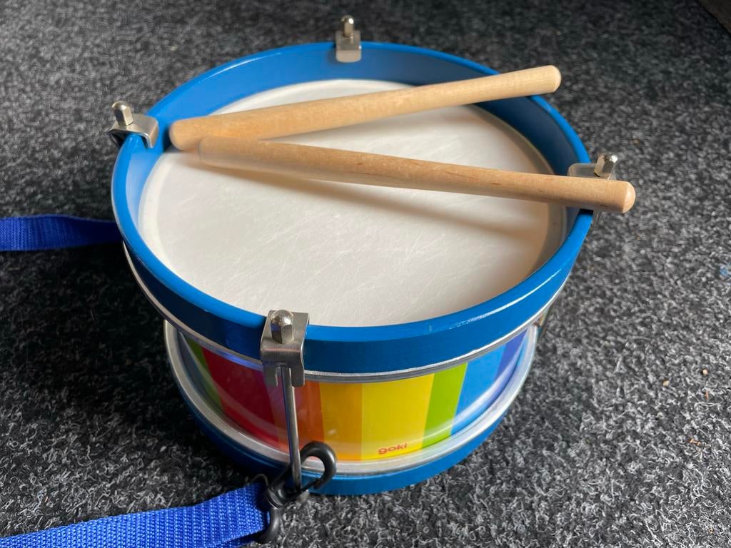 Goki trommel met stokjes en draagband, Ophalen, Gebruikt