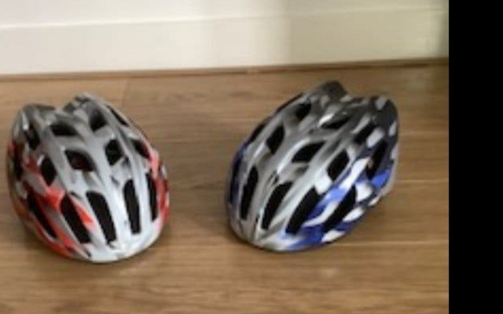Fietshelm 2 stuks
Doe maar een bod, Ophalen of Verzenden, Zo goed als nieuw
