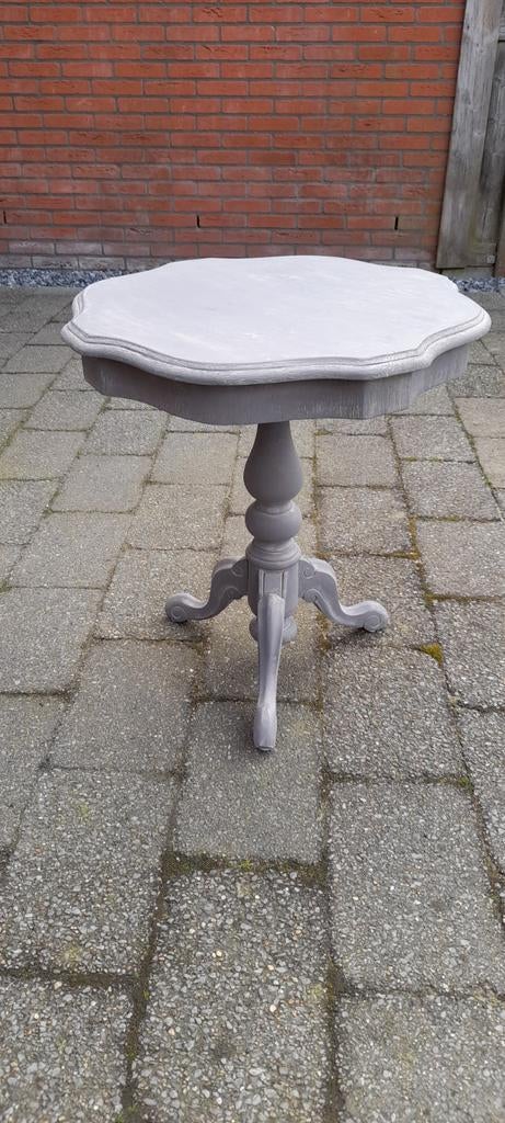 Charmant grijs wijntafeltje / bijzettafel, Huis en Inrichting, Tafels | Bijzettafels, Minder dan 55 cm, Rond, Landelijk, Hout