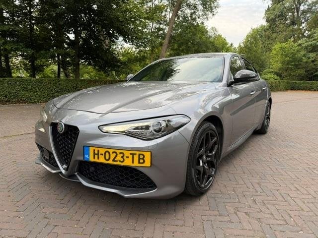 Alfa Romeo Giulia 2.0T Super/Camera/Leer/Xenon/led/Nav/18inc, Auto's, Automaat, 745 kg, Euro 6, 1404 kg