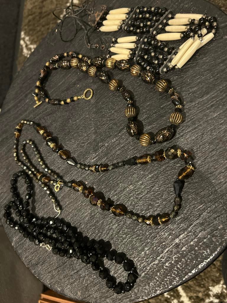Diverse kettingen: zwart, bruin en goudkleurig, Sieraden, Tassen en Uiterlijk, Kettingen, Zo goed als nieuw, Overige materialen