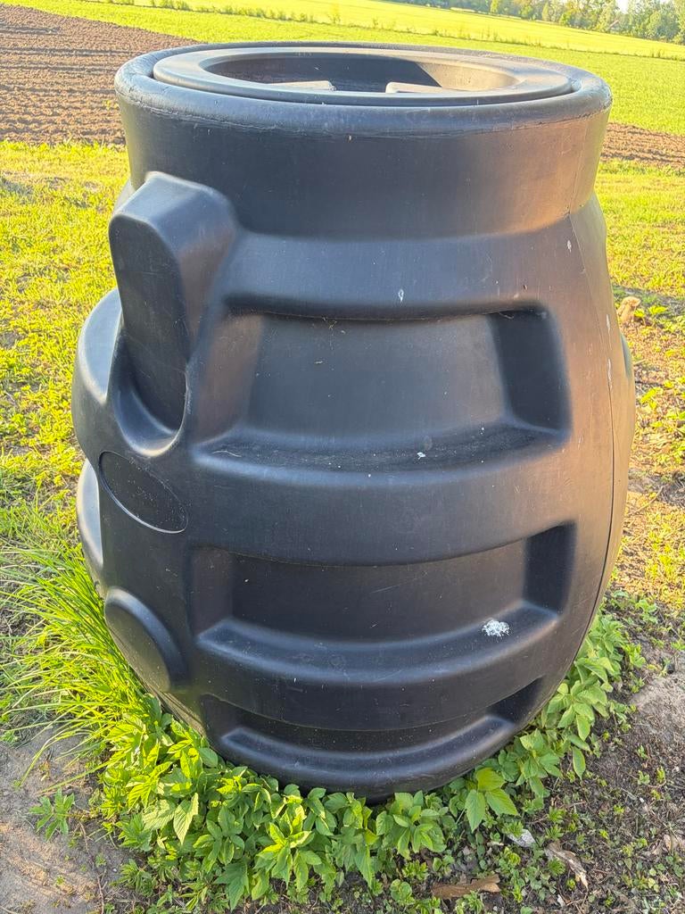Zwarte kunststof regenton/waterreservoir/septic tank 1000l, Tuin en Terras, Regentonnen, 150 liter of meer, Ophalen, Zo goed als nieuw