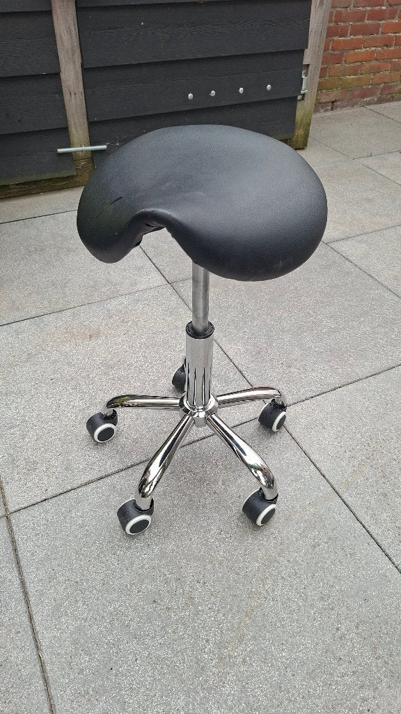ZADELKRUK, Huis en Inrichting, Bureaustoelen, Zo goed als nieuw, Bureaukruk, Zwart, Ergonomisch, Ophalen