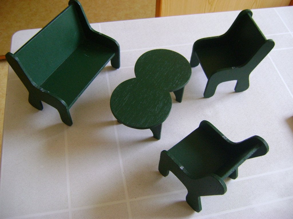 groen houten poppenhuis bankstel tafel 18lx5h bank 17lx14h, Verzamelen, Ophalen of Verzenden, Zo goed als nieuw, Gebruiksvoorwerp