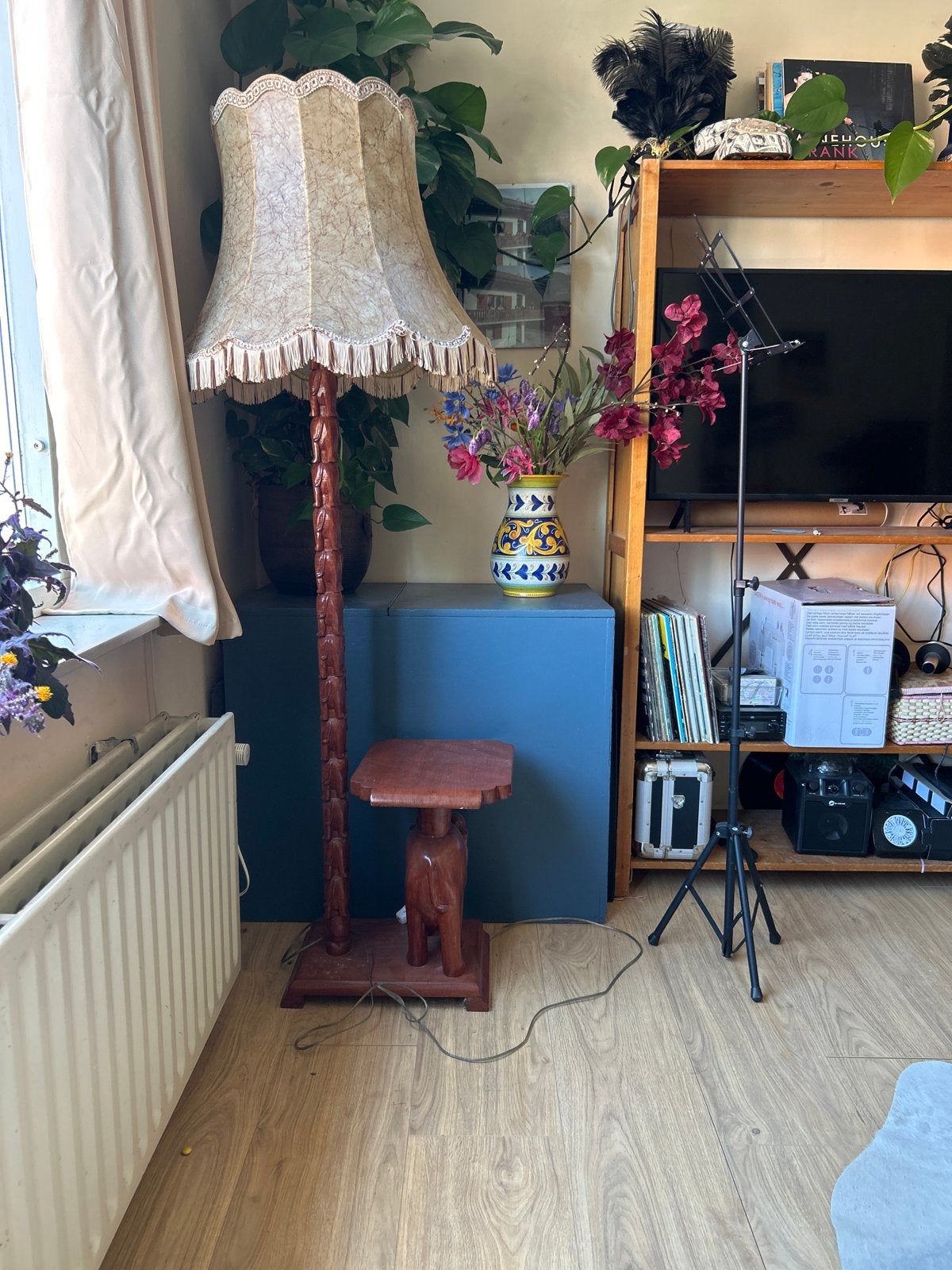 Vintage staande lamp met tafeltje, 165 cm hoog, Ophalen of Verzenden, Gebruikt, Hout, 150 tot 200 cm