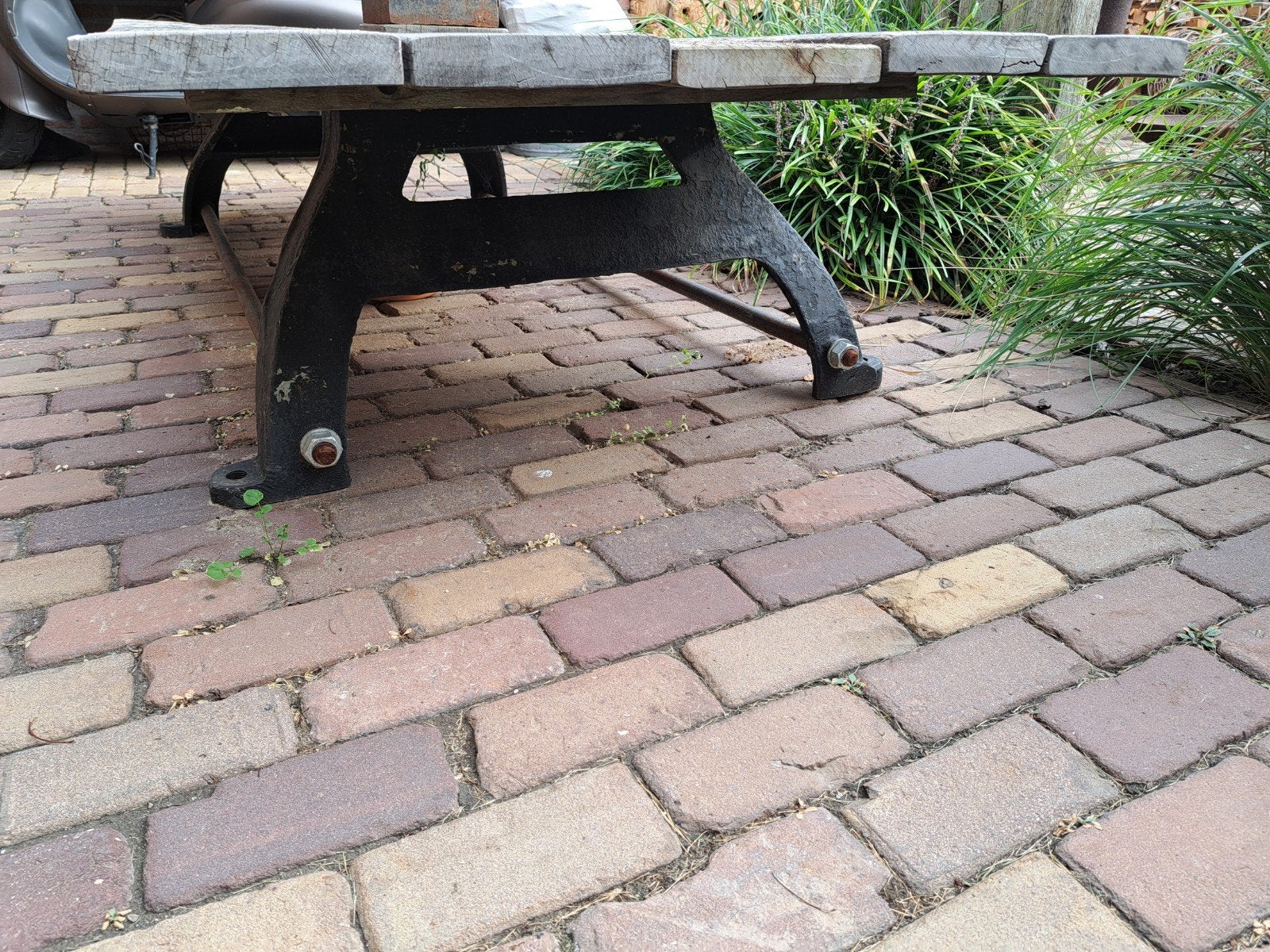 Robuuste Azobé Salontafel/Tuintafel met Gietijzeren Poten, Ophalen