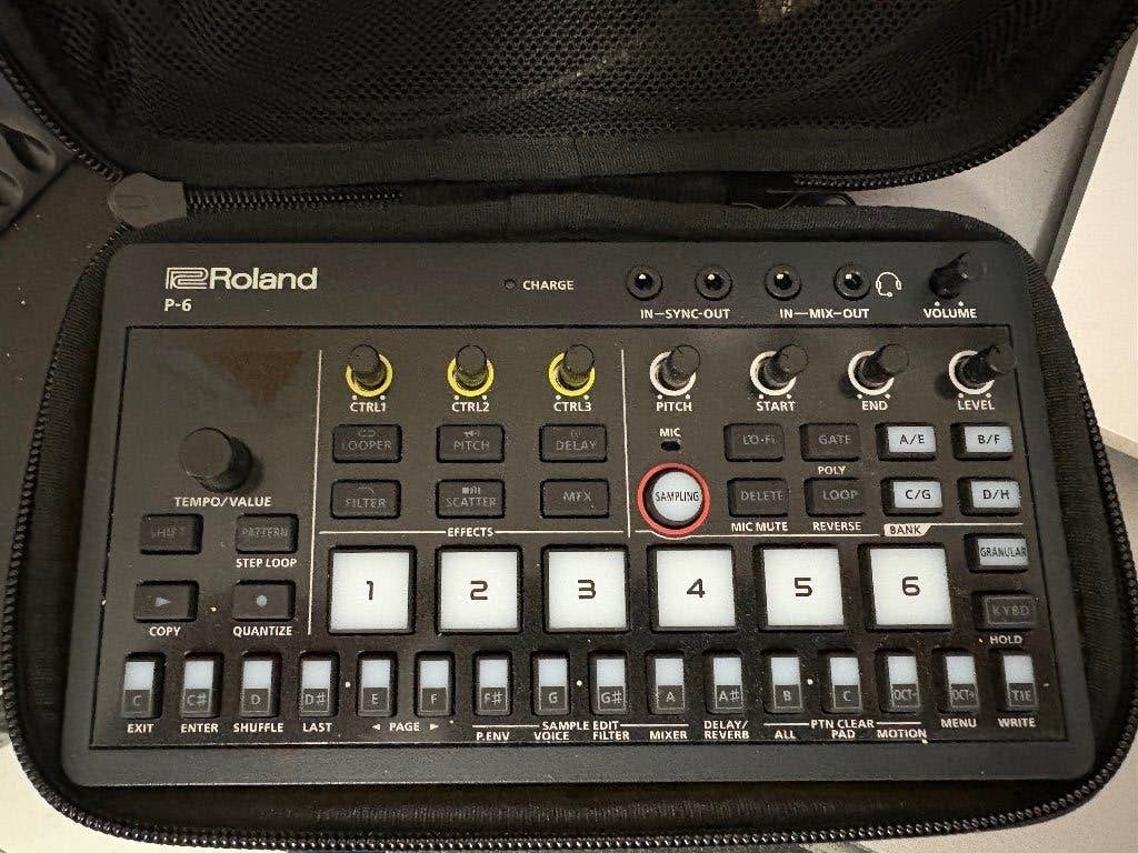 Roland P-6 sampler/sequencer incl. etui en dust cover, Muziek en Instrumenten, Samplers, Ophalen, Zo goed als nieuw