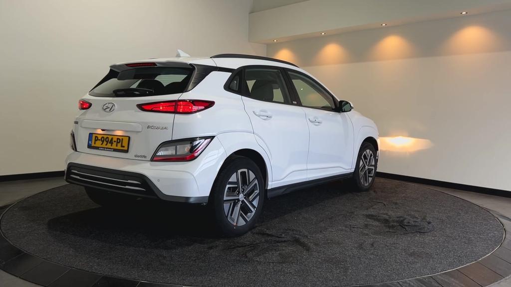 Hyundai KONA EV Comfort 39 kWh SOH 95,2% | Verwarmde stoelen, Auto's, Hyundai, Gebruikt, Met garantie (alle), Wit, 39 kWh