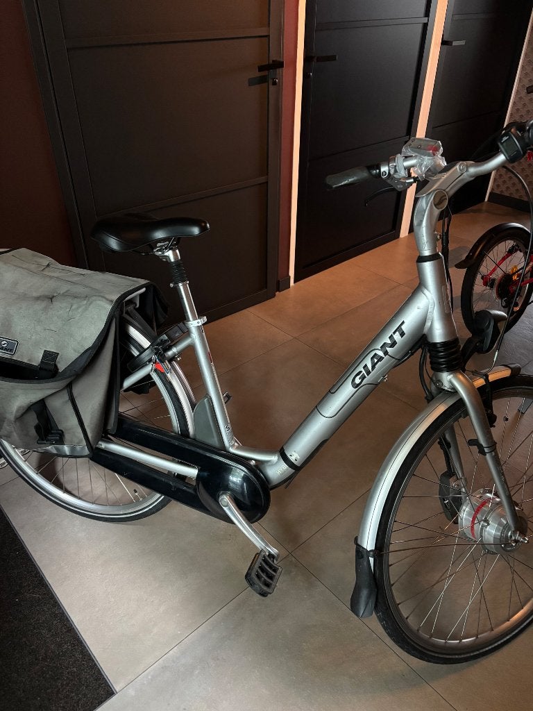Giant twist elektrische damesfiets, Ophalen, Minder dan 30 km per accu, Gebruikt, Giant