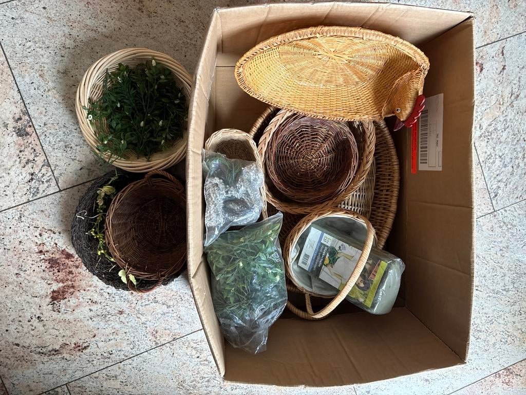 Diverse rieten manden en schalen, inclusief decoratie, Ophalen, Gebruikt, Mand, Riet