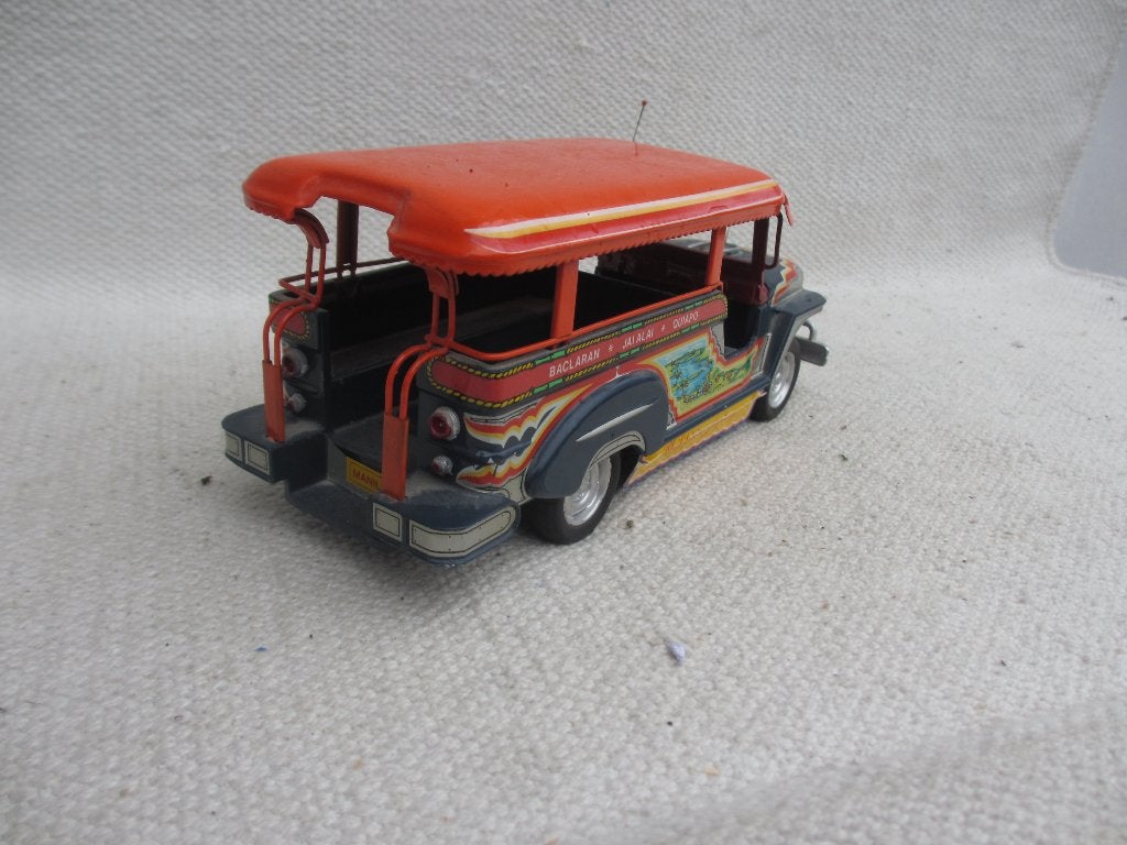 Vintage model auto Philippine Jeepney, Ophalen of Verzenden, Zo goed als nieuw