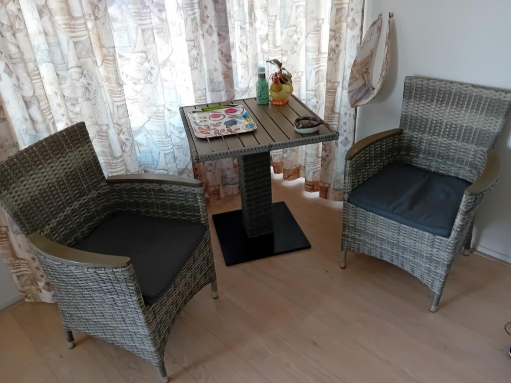 Leuk tuinsetje voor op balkon of elders., Tuin en Terras, Ophalen of Verzenden, Stoel, 2 zitplaatsen