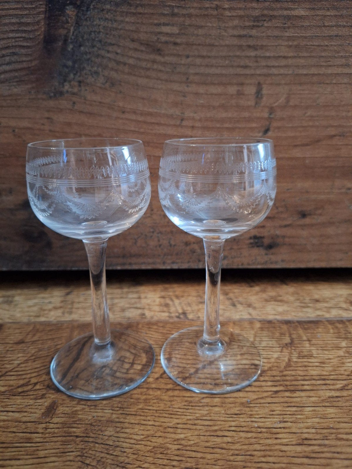 Set van 2 antieke likeurglaasjes met gravure, Ophalen of Verzenden