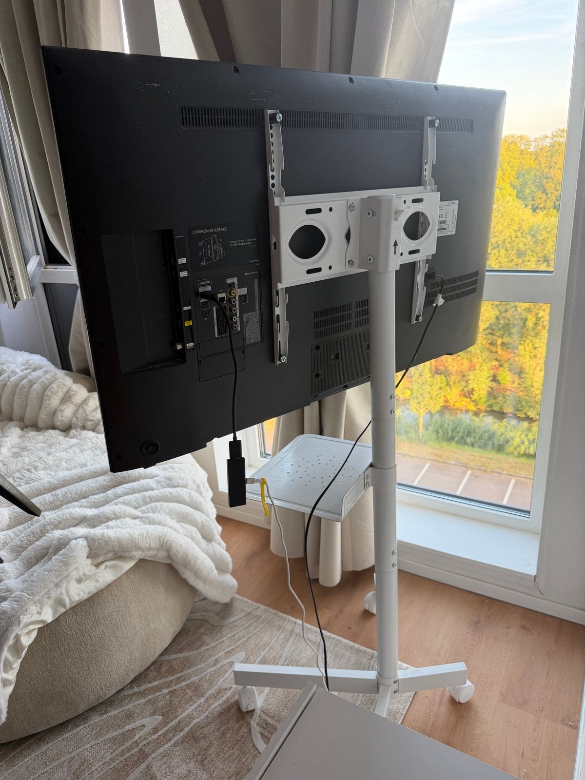 Verrijdbare TV-standaard met plank, Audio, Tv en Foto, Ophalen, Gebruikt