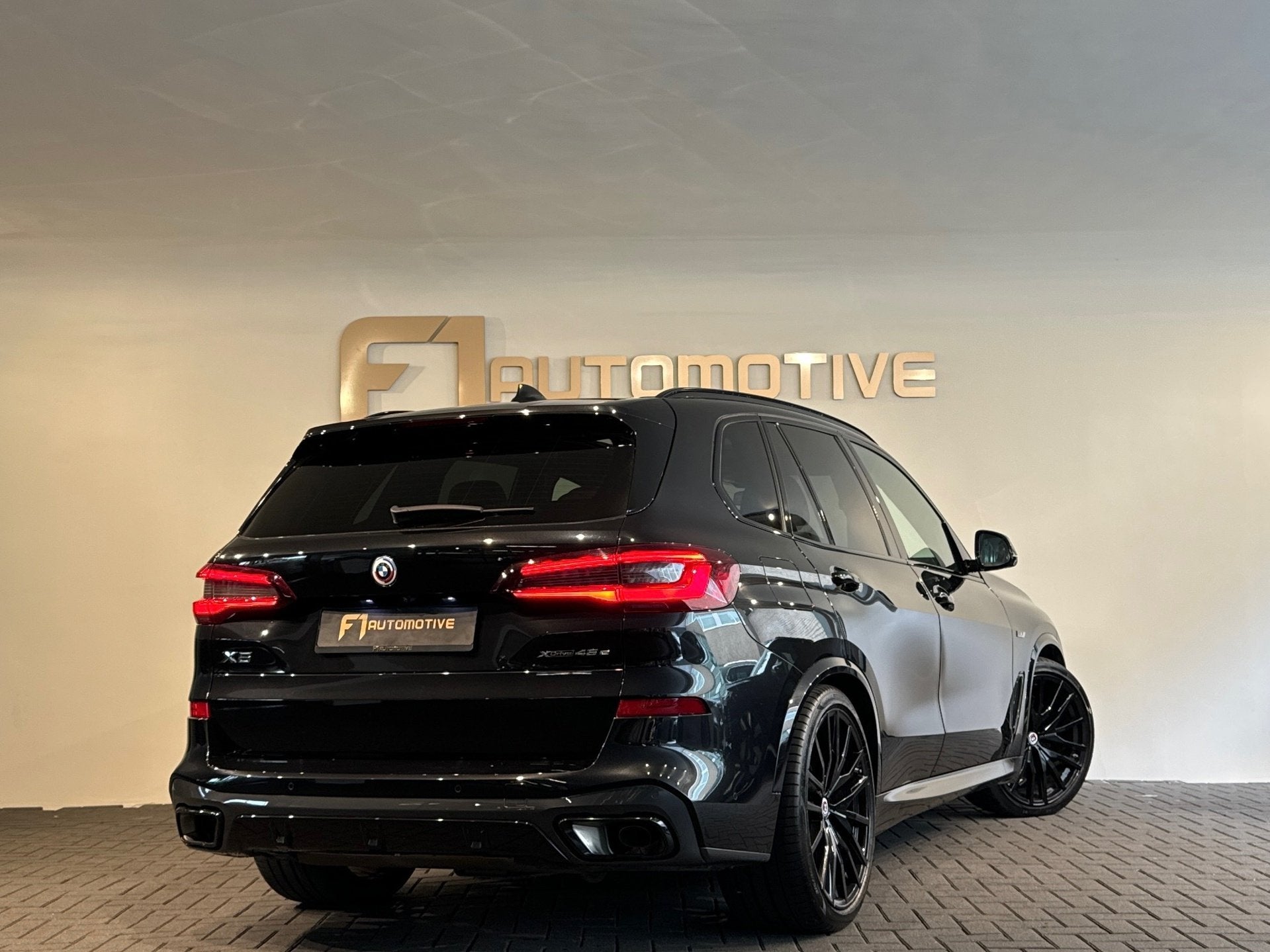 BMW X5 XDrive45e High Executive M Sport Pano|Trekhaak|4W-bes, Auto's, Dealer onderhouden, Gebruikt, 394 pk, Zwart