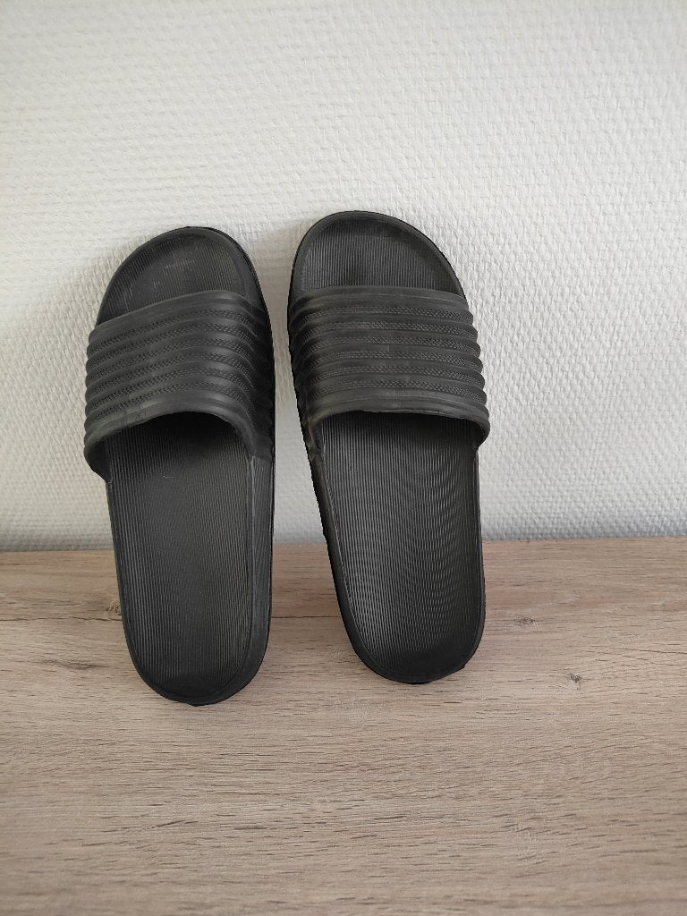 Badslippers maat 33-34, Ophalen of Verzenden, Zo goed als nieuw, Jongen of Meisje