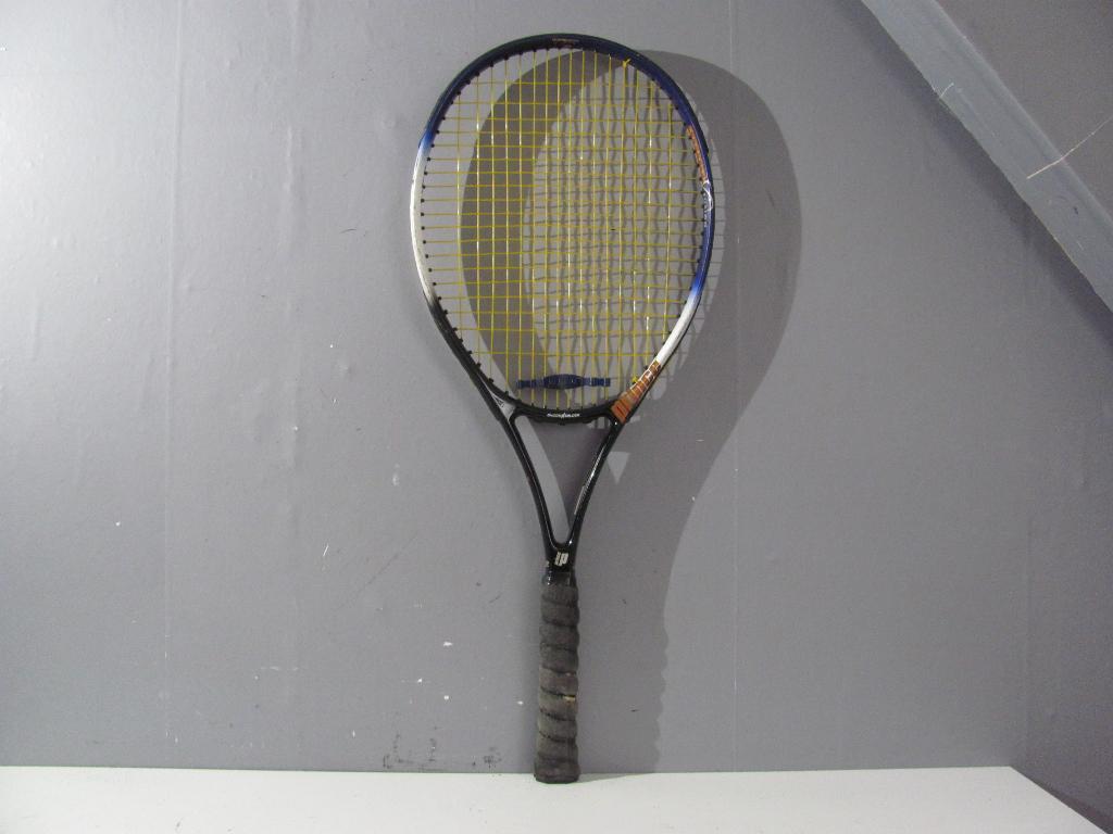 Tennis racket van prince tech titanium l=3 Goede bespanning, Sport en Fitness, Tennis, Prince, Ophalen of Verzenden, Zo goed als nieuw