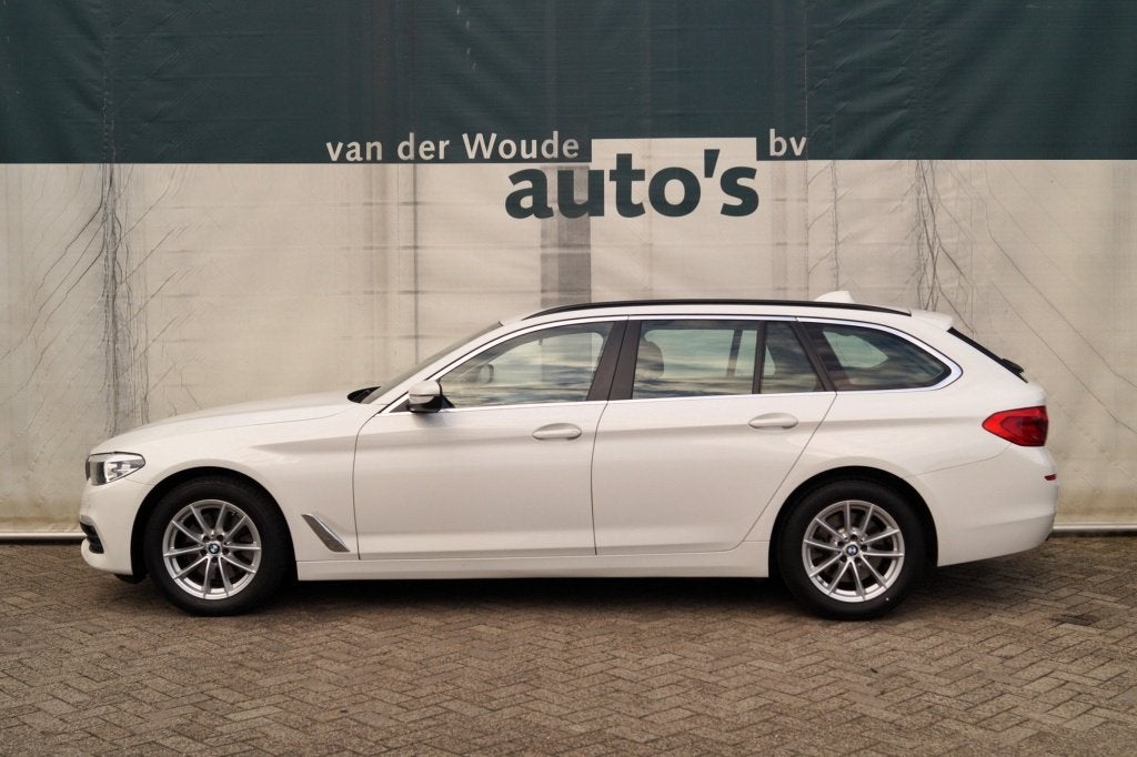 BMW 5 Serie Touring 520i 184pk Automaat Executive Edition -N, Automaat, Euro 6, 4 cilinders, 2000 kg