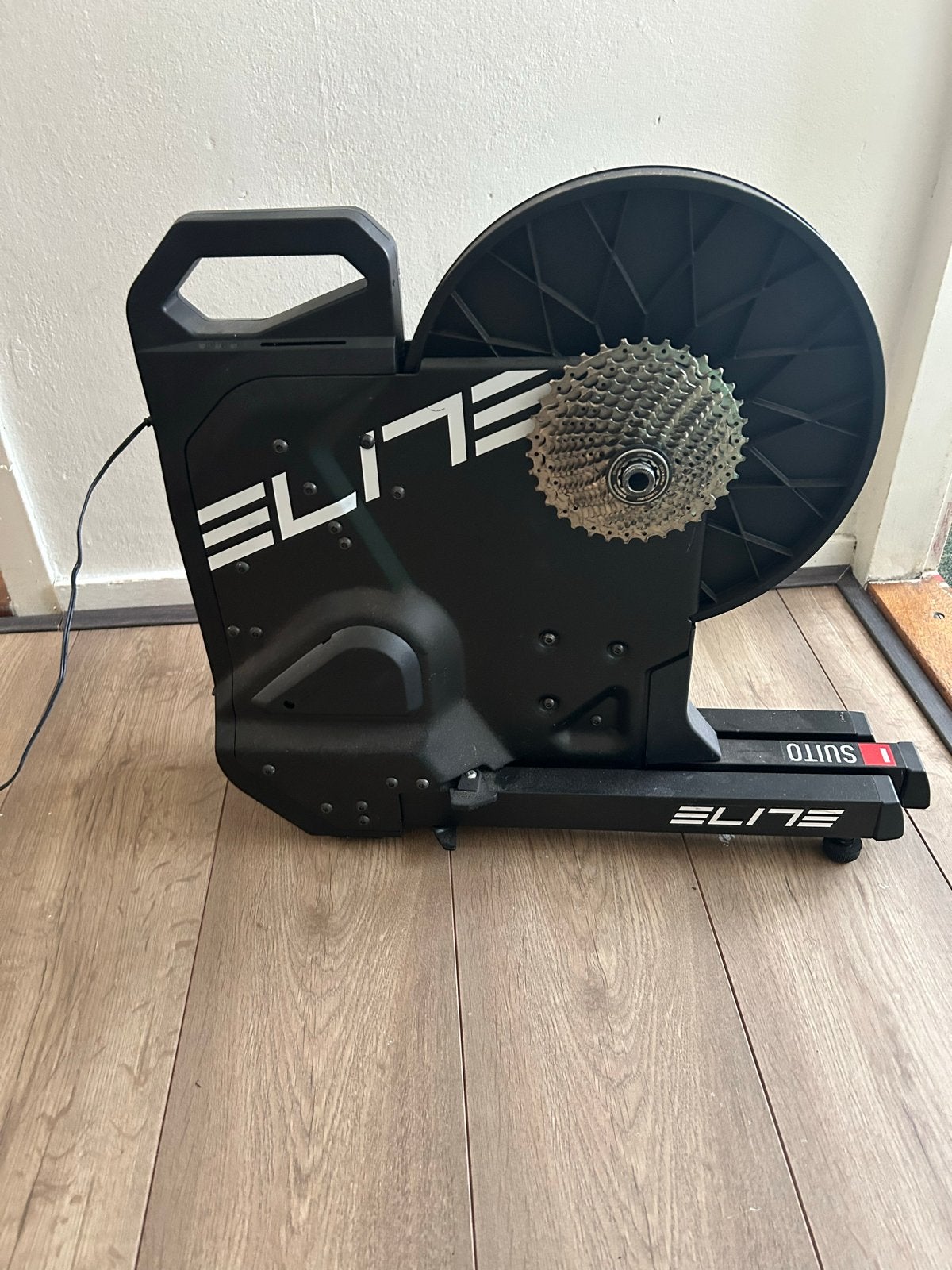 Elite Suito Smart Trainer inclusief voorwielsteun, Ophalen of Verzenden, Zo goed als nieuw, Overige typen