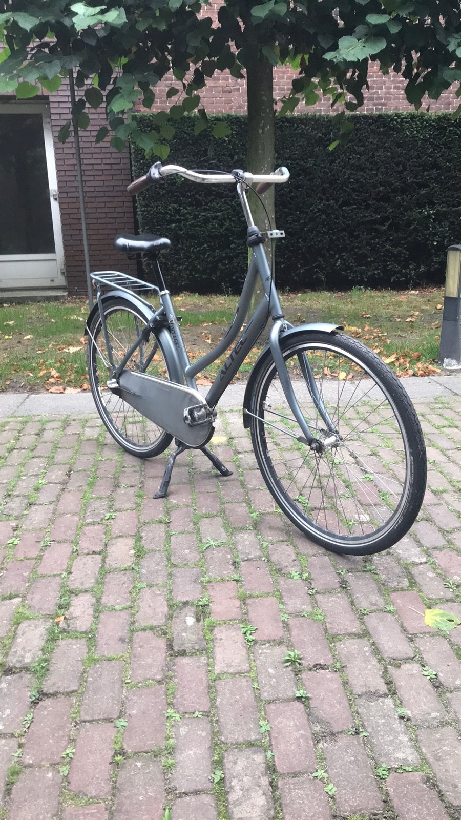 Altec 28inch omafiets, Fietsen en Brommers, Fietsen | Dames | Omafietsen, Ophalen, Terugtraprem, Altec, Gebruikt