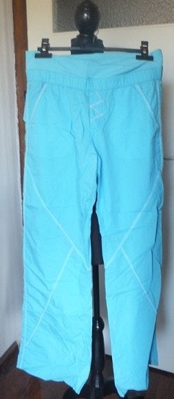 Mooie comfortabele turquoise blauwe broek, 38 rekt mee, Kleding | Dames, Broeken en Pantalons, Zo goed als nieuw, Maat 38/40 (M)