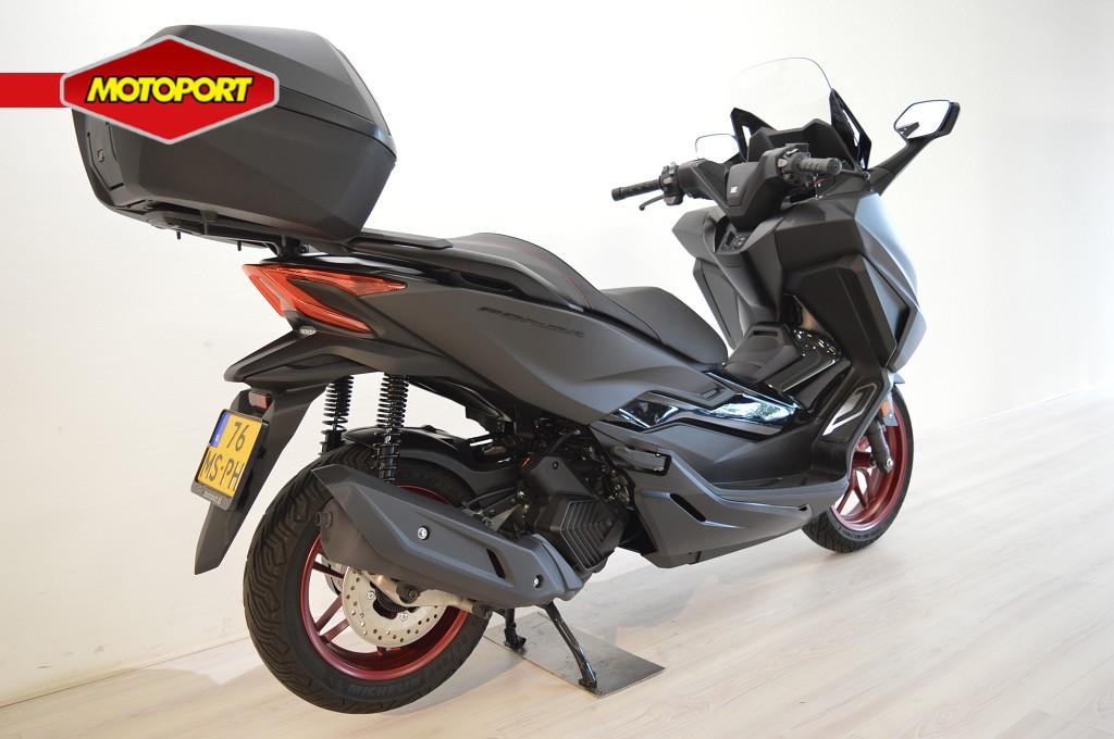 Honda NSS 125 FORZA SE (bj 2023), Wijngaardveld 1
9300  AALST, BE, Scooter, Bedrijf, Mc.benelux@honda-eu.com