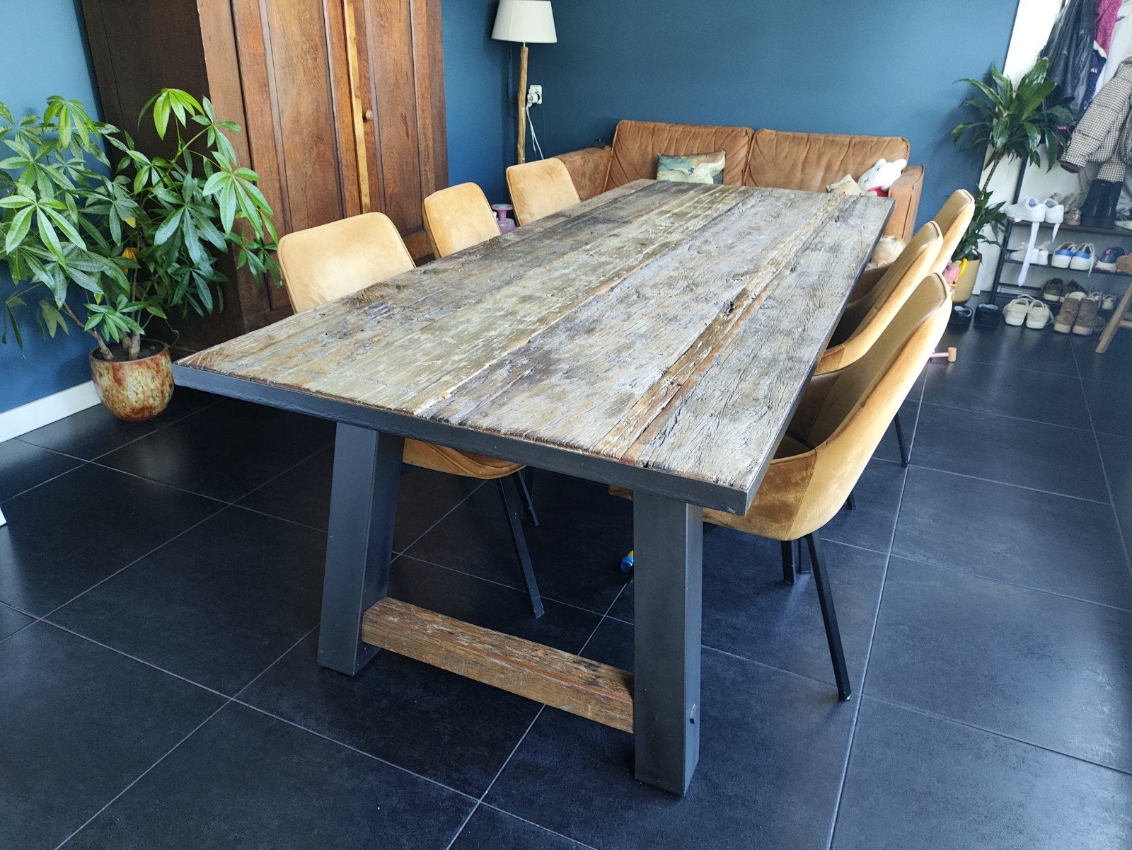 Grote houten eettafel met stalen poten en plastic blad, Ophalen, Overige houtsoorten, Gebruikt, 100 tot 150 cm