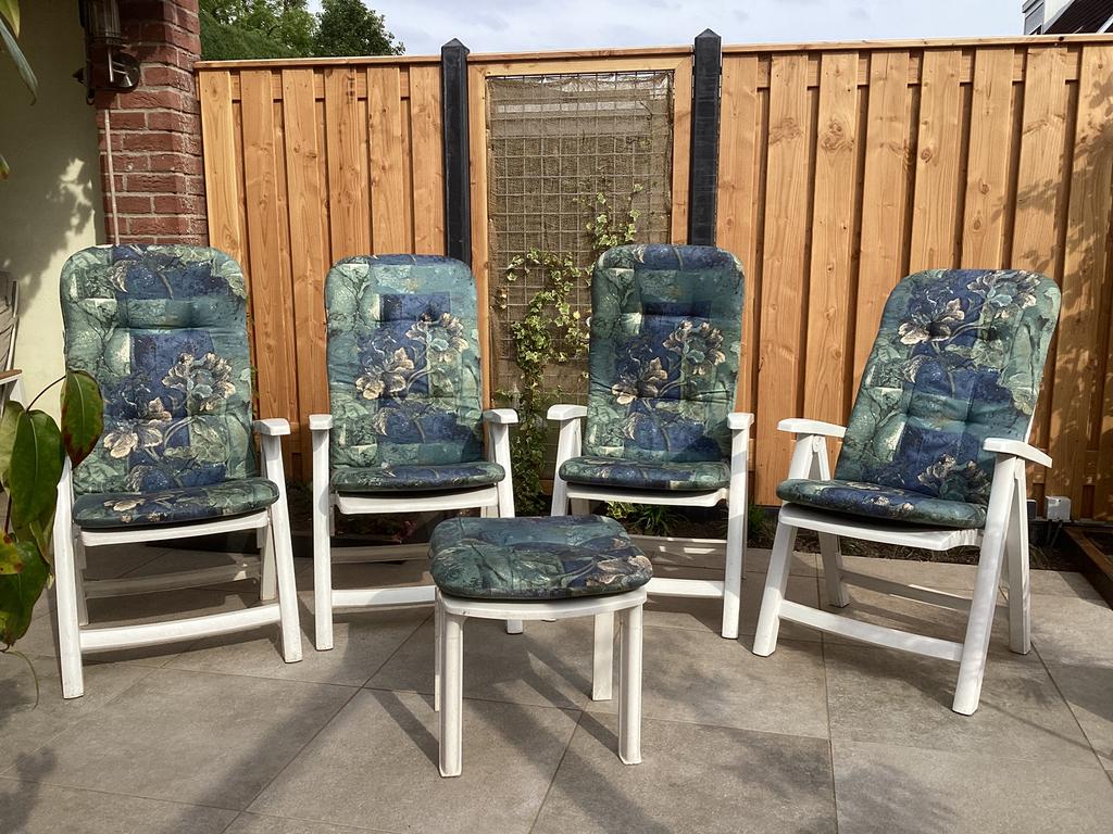 Vier Hartman stoelen met kussens en overige accessoires., Tuin en Terras, Tuinstoelen, Ophalen, Zo goed als nieuw, Kunststof