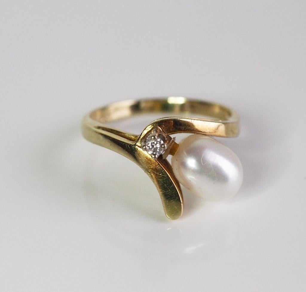 14 krt gouden ring met diamant en parel, kleine maat, Met edelsteen, ., Ophalen of Verzenden, .