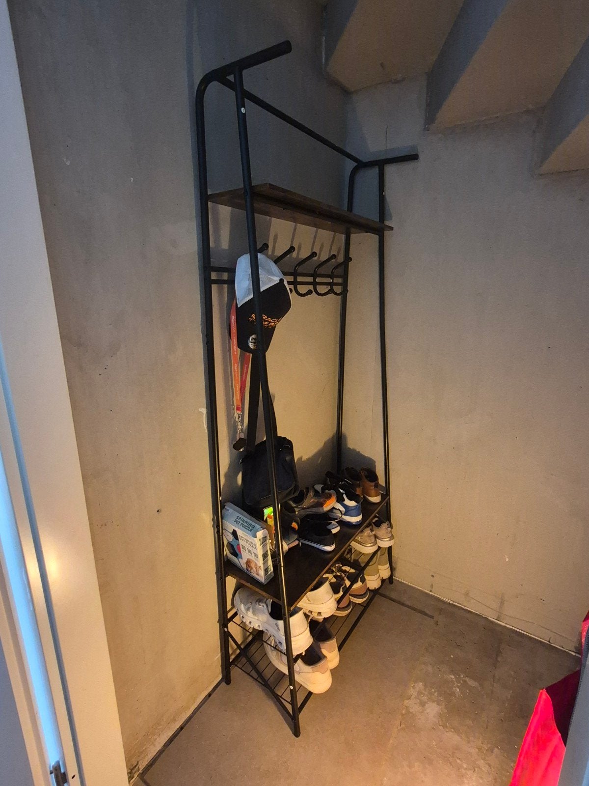 New coat shoes rack, Ophalen of Verzenden, Overige materialen, Wandkapstok, 150 tot 200 cm