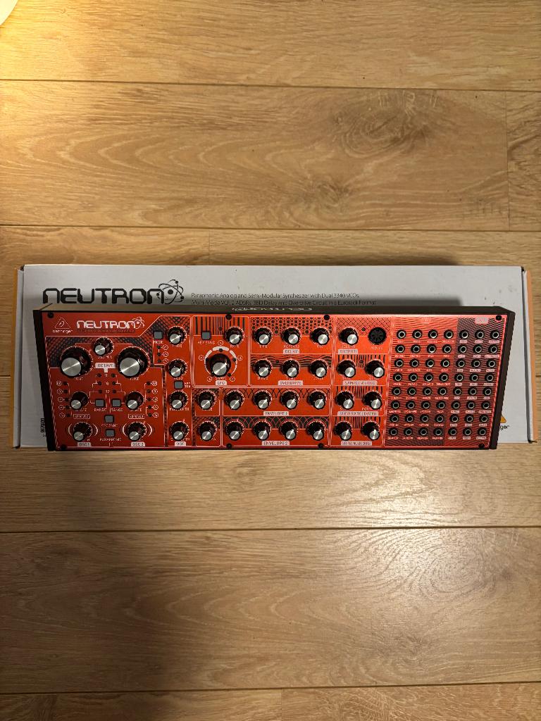 Behringer Neutron, Ophalen, Zo goed als nieuw, Overige aantallen, Overige merken